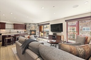 Smart TV, fireplace - North Of Nell, Unit 4f (Aspen)