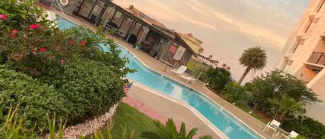 حمّام سباحة خارجي