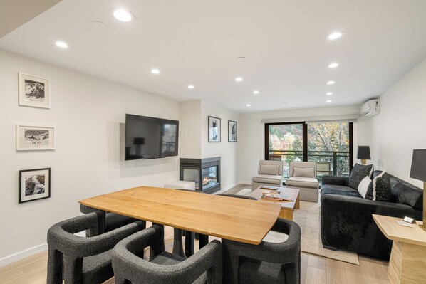 Dining - North Of Nell, Unit 4h (Aspen)