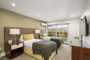 3 bedrooms, iron/ironing board, travel crib, free WiFi