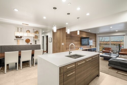 North Of Nell, Unit 4i