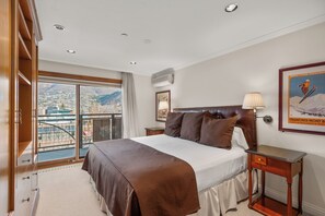 5 bedrooms, iron/ironing board, travel crib, free WiFi