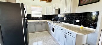 Entire Villa with Pool, Ocean View & A/C - 5min to beach and Culpepper Spring