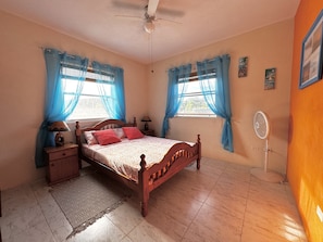 4 bedrooms, iron/ironing board, WiFi, bed sheets