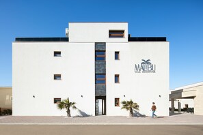 Exterior - Exquisite 5-Star Luxury: Stunning 2-Bedroom Apartment with Panoramic Seaviews (Vir)