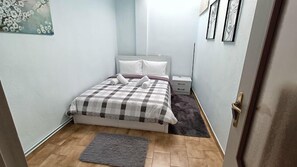Deluxe Family Suite | 3 bedrooms, desk, soundproofing, free WiFi - Deluxe Family Suite - Kalabaka (Kalabaka)