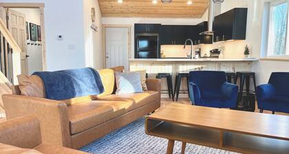 Lakeside Lookout, Brand New Build on Private Lake!