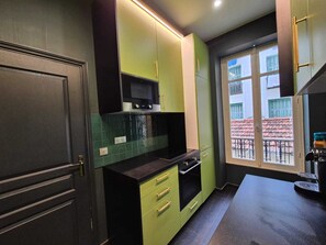 Refrigerador, microondas, horno y lavavajillas 