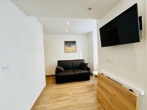 TV - Luminous cocoon in La Rochelle (La Rochelle)