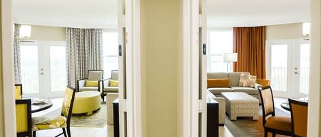 Älytelevisio, videopelejä, DVD-soitin, pöytäjalkapallopöytä