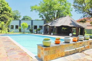 Apartment | Pool | Indoor pool - Remarkable 1-bed Apartment in Sandton (Johannesburg)