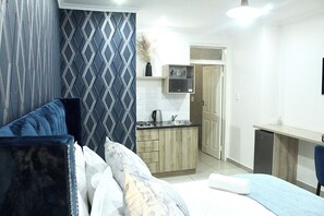 Apartment | 1 bedroom, free WiFi, bed sheets - Beautiful 1-bed Apartment in Sandton (Johannesburg)