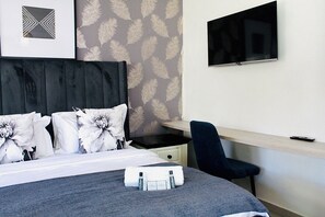Apartment | 1 bedroom, free WiFi, bed sheets - Charming 1-bed Apartment in Sandton (Johannesburg)