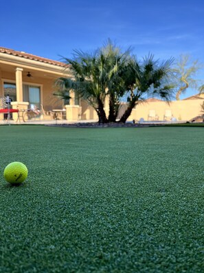 Sports court - Beautiful Desert Oasis Home with pool located close to major
Phoenix amenities. (Goodyear)