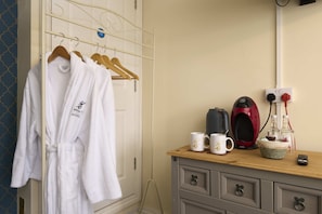 Classic Twin Room, Ensuite (first floor)