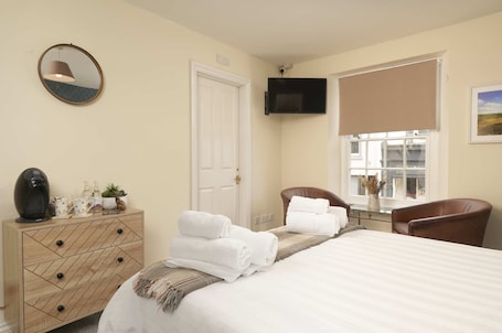 Cortinas blackout, tabla de planchar con plancha y wifi gratis