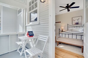 2 slaapkamers, een strijkplank/strijkijzer, wifi, beddengoed