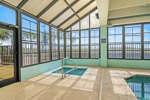 Innenpool, beheizter Pool