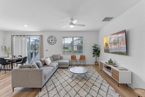 Smart TV, video games - Disney Dream Vacation-Gated Community
(Kissimmee)