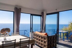 Dining - GuestReady - Majestic Retreat in Madeira (Calheta)