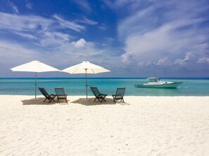 Beach nearby, white sand, beach towels, scuba diving