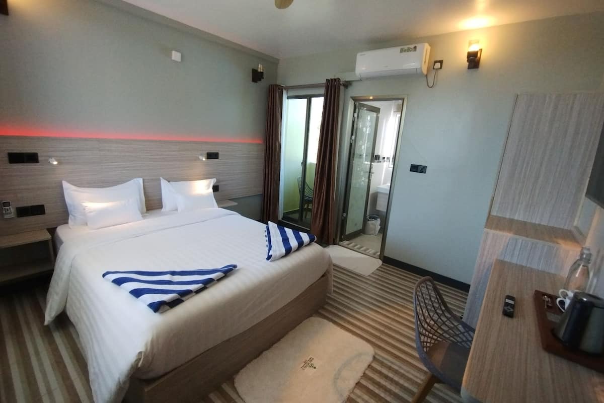 Deluxe Double Room | Egyptian cotton sheets, premium bedding, Select Comfort beds, minibar