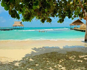 On the beach, sun loungers, beach towels - Villa Chan Kah (Isla Mujeres)