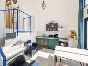 Fridge, microwave, oven, coffee/tea maker - GuestReady - A marvellous stay in Calheta (Calheta)