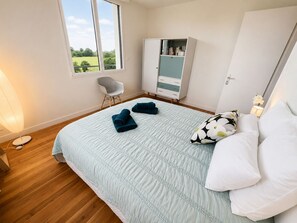 4 soverom, safe på rommet, skrivebord og strykejern/-brett