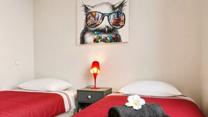 4 bedrooms, in-room safe, desk, iron/ironing board