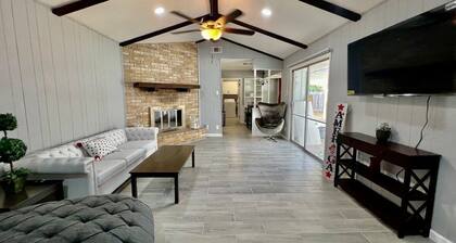 4BR Pool Home near Randolph AFB • Furnished Extended Stay • Wi-Fi • Laundry