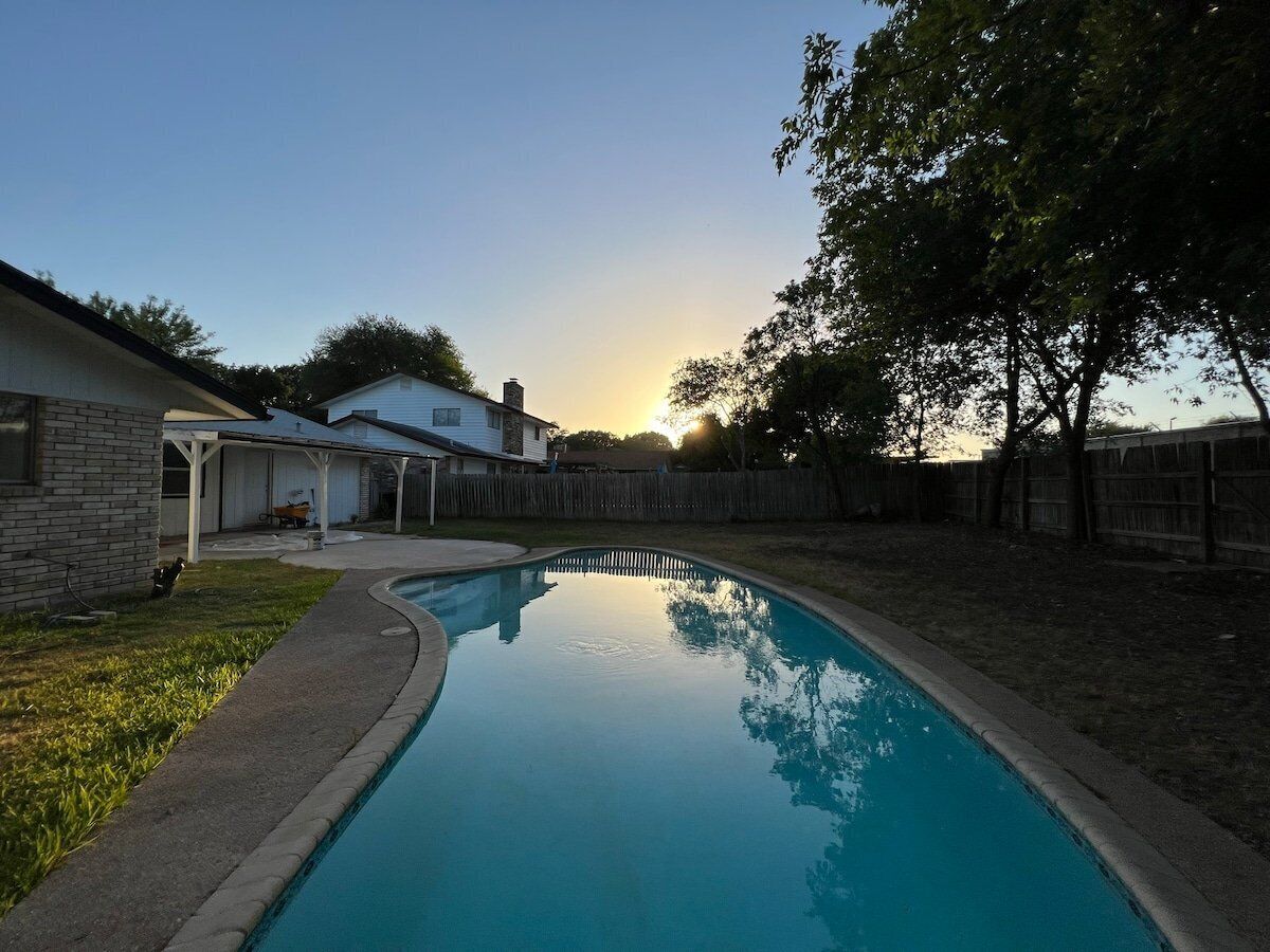 Your San Antonio Home Base – Ideal for Extended Stays 4BR w/ Pool!
