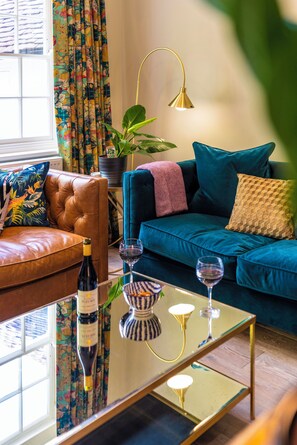 Smart-TV, Kamin, Bücher