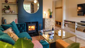 Smart TV, fireplace, books