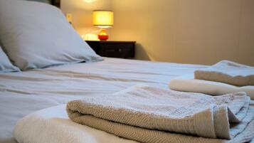 3 bedrooms, iron/ironing board, travel crib, WiFi (free)
