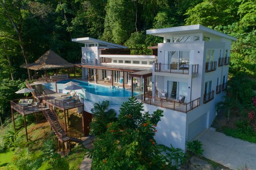 Amazing luxury ocean view home, infinity pool, gated community - 8p