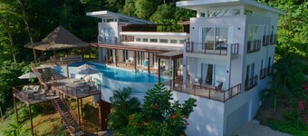 Amazing luxury ocean view home, infinity pool, gated community - 8p