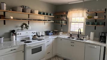 Micro-ondes, four, plaque de cuisson, lave-vaisselle