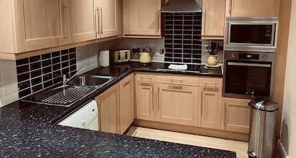 2 Guests - 5min To The Beach - Fireplace