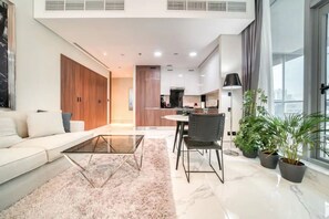 Comfort Apartment | 1 bedroom, soundproofing, iron/ironing board, free WiFi - Stunning J-One Tower Studio (Dubai)