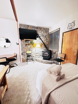 Room - Pet Friendly Condo Across From Bear Valley Lodge (Bear Valley)