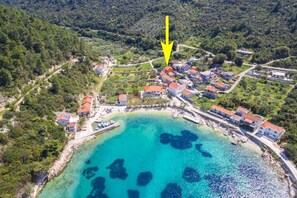 Beach - Charming 3-bedroom house in Croatian nature with a view and right by the sea (Cara)