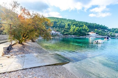 Charming 3-bedroom house in Croatian nature with a view and right by the sea
