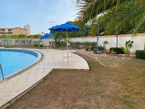 حمّام سباحة خارجي