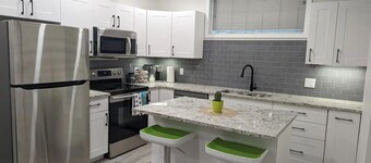 Confortable brand-new 1-bedroom close to downtown

