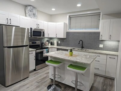 Confortable brand-new 1-bedroom close to downtown

