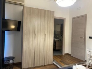 Down duvets, desk, laptop workspace, soundproofing - B&B i miti dell'Etna (Catania)