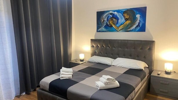 Deluxe Double or Twin Room, 1 Double Bed | Down comforters, desk, laptop workspace, soundproofing