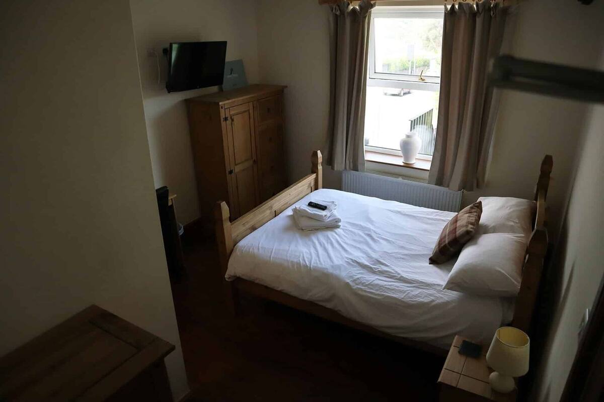 Comfort-Doppelzimmer, 1 Doppelbett, eigenes Bad | Kostenloses WLAN, Bettwäsche