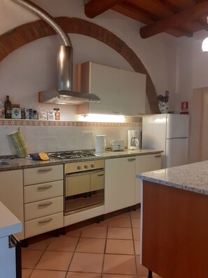 Réfrigérateur, four, plaque de cuisson, lave-vaisselle